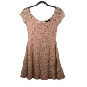 Forever 21 Peach Floral Fully Lined Lace Overlay Skater Dress Size Medium